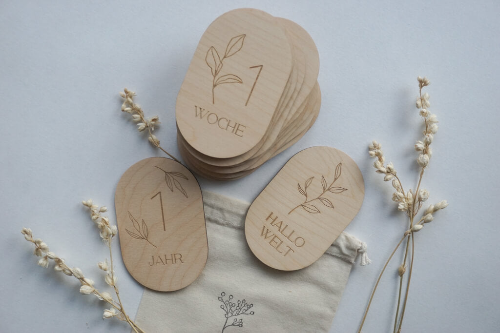 Ovale Meilensteine für das erste Babyjahr