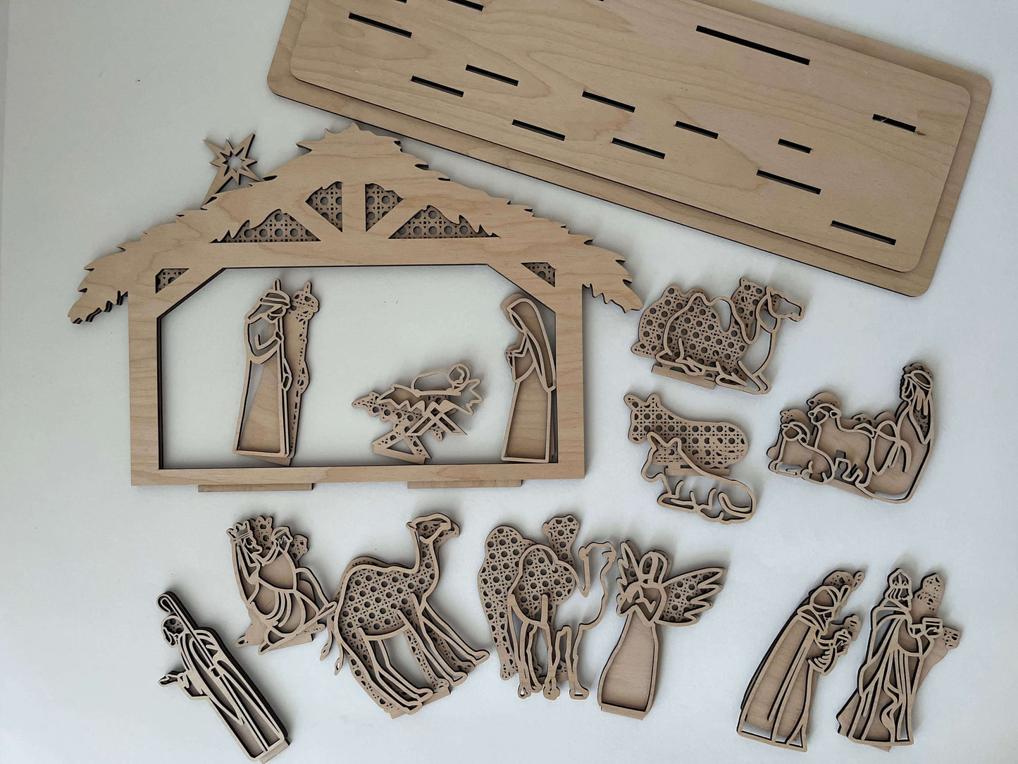 Weihnachtskrippe aus Holz im Bausatz