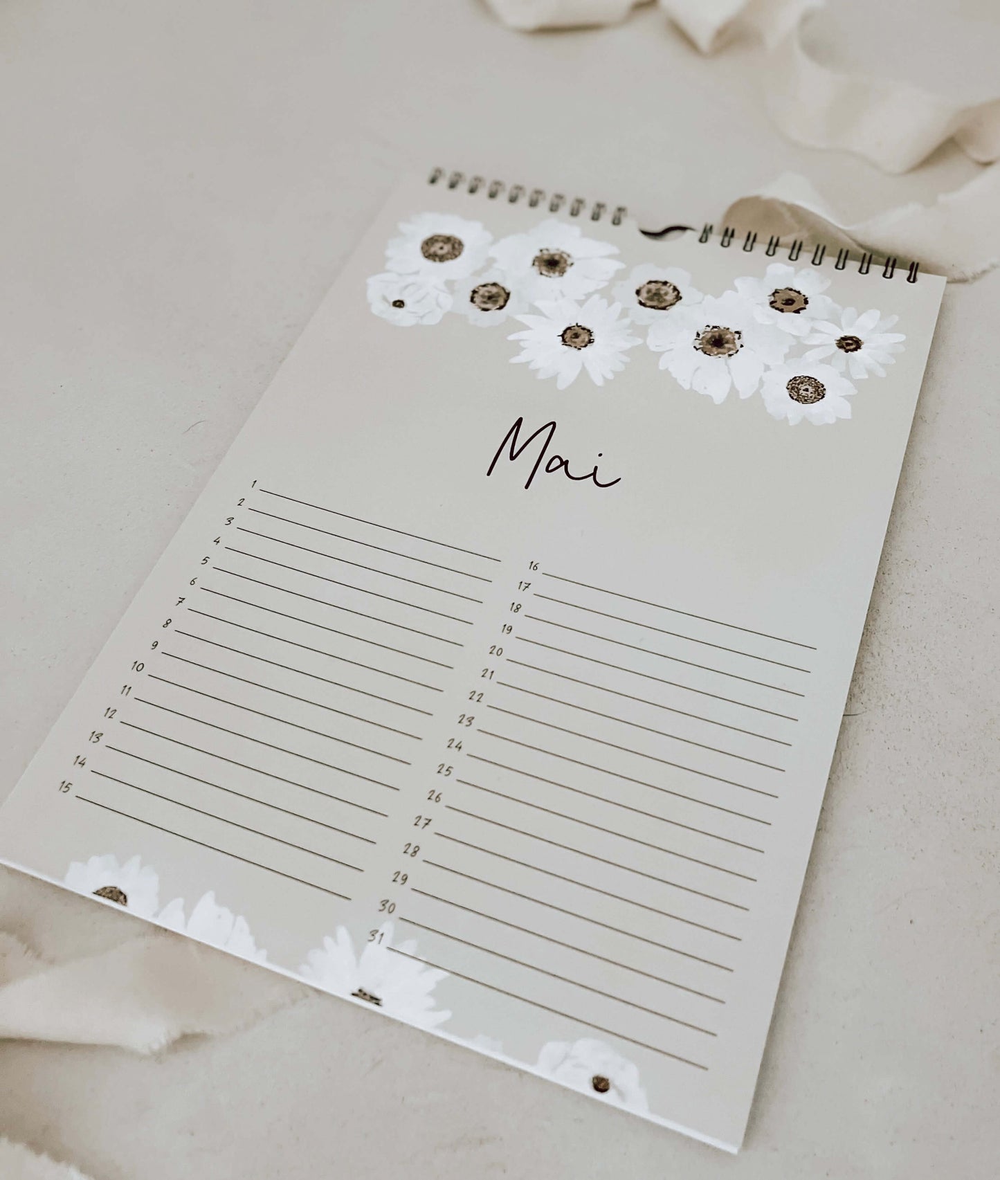 Wiederkehrender Kalender mit floralen Motiven